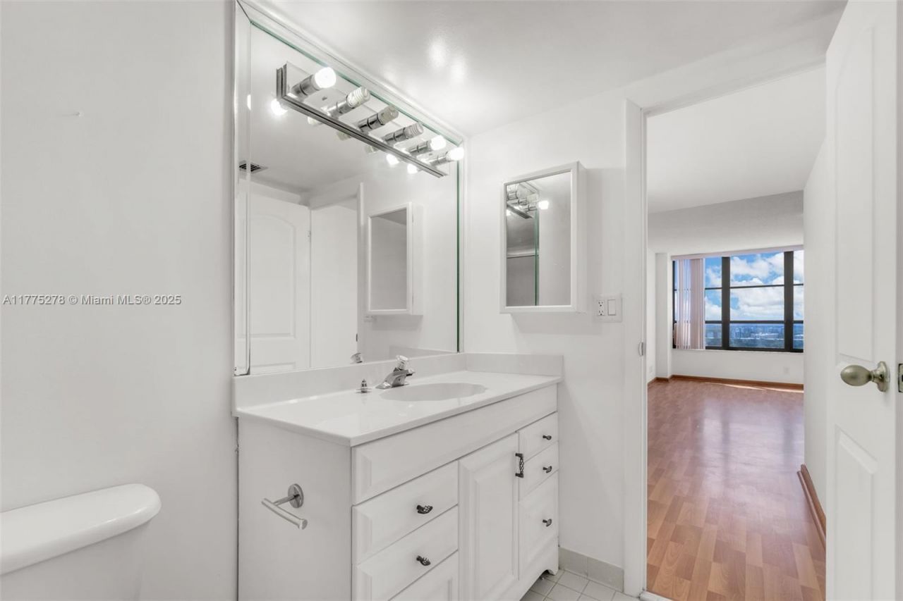 600 Three Islands Blvd, Unit 1207, Hallandale Beach, FL 33009 Photo