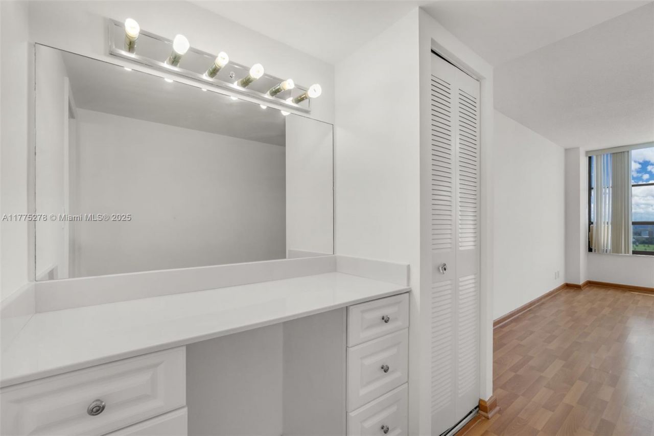 600 Three Islands Blvd, Unit 1207, Hallandale Beach, FL 33009 Photo