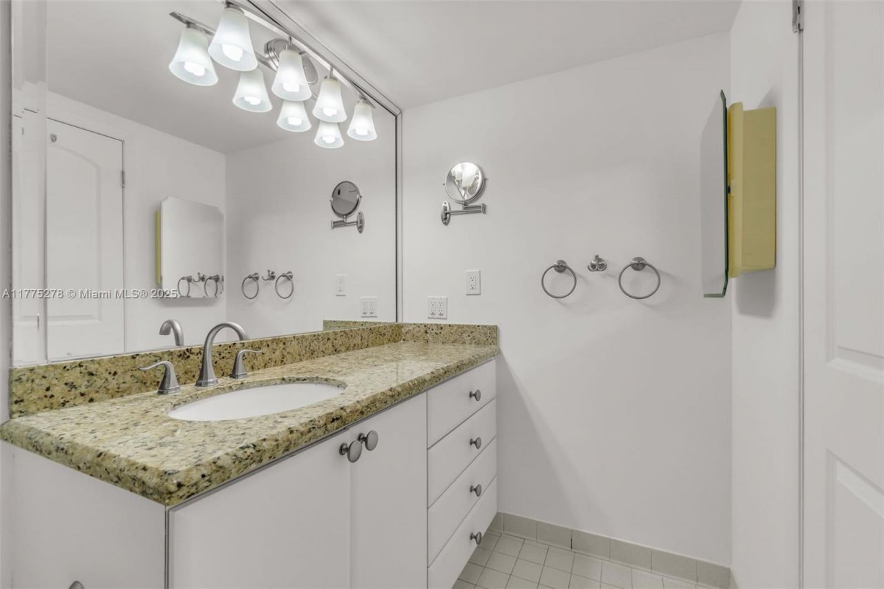 600 Three Islands Blvd, Unit 1207, Hallandale Beach, FL 33009 Photo