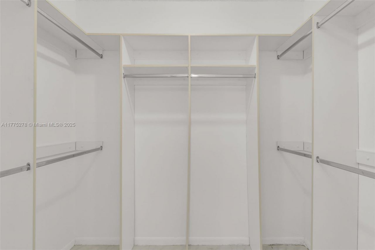 600 Three Islands Blvd, Unit 1207, Hallandale Beach, FL 33009 Photo