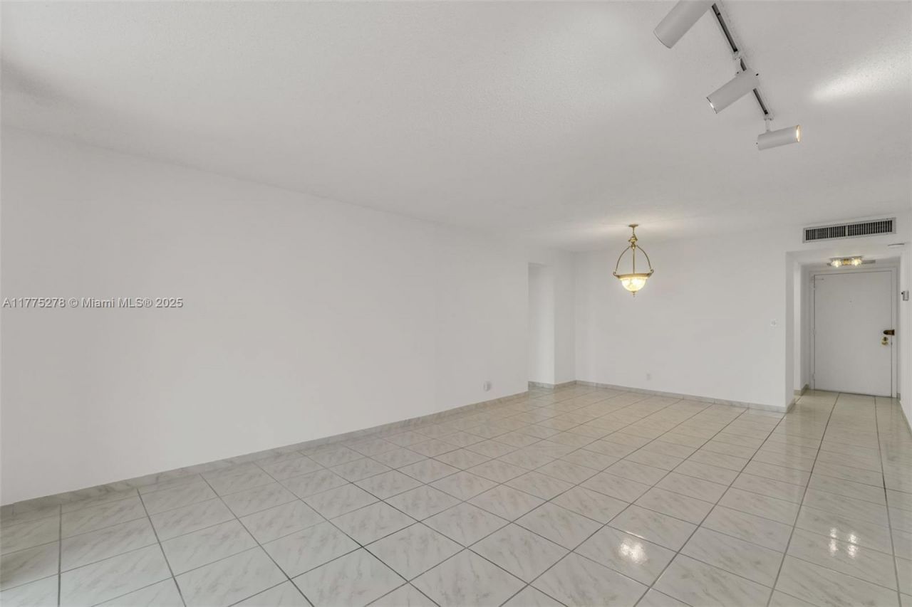 600 Three Islands Blvd, Unit 1207, Hallandale Beach, FL 33009 Photo