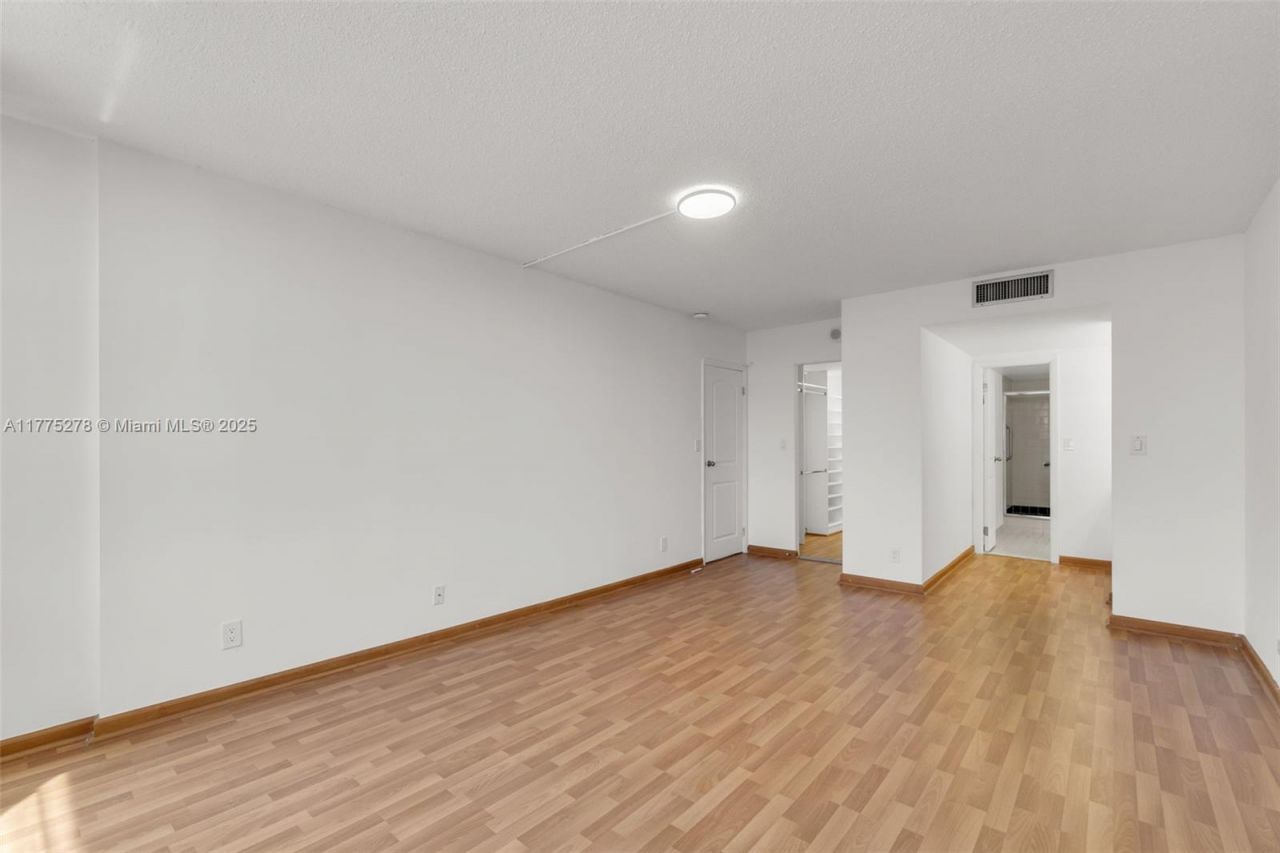 600 Three Islands Blvd, Unit 1207, Hallandale Beach, FL 33009 Photo