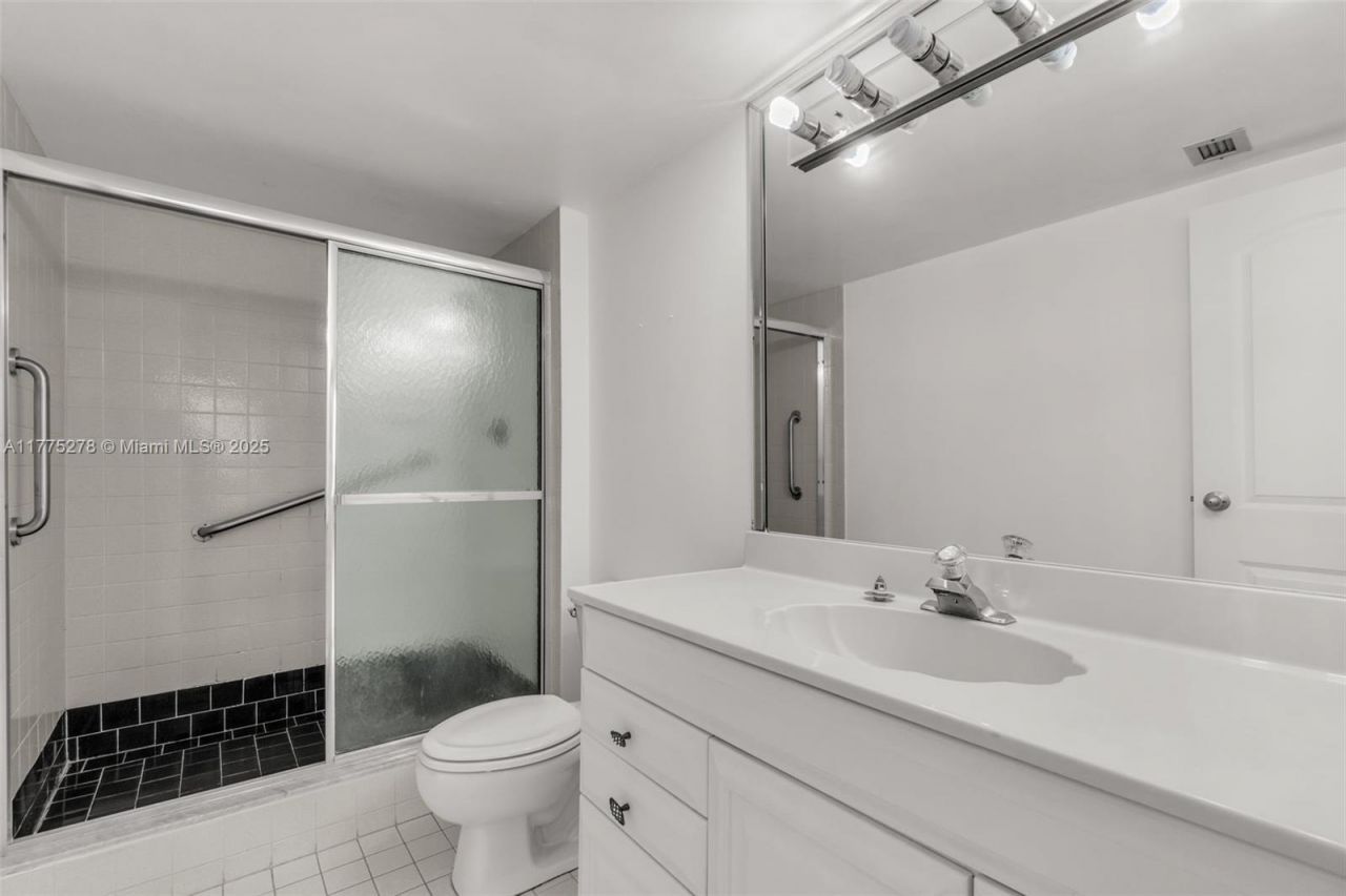 600 Three Islands Blvd, Unit 1207, Hallandale Beach, FL 33009 Photo