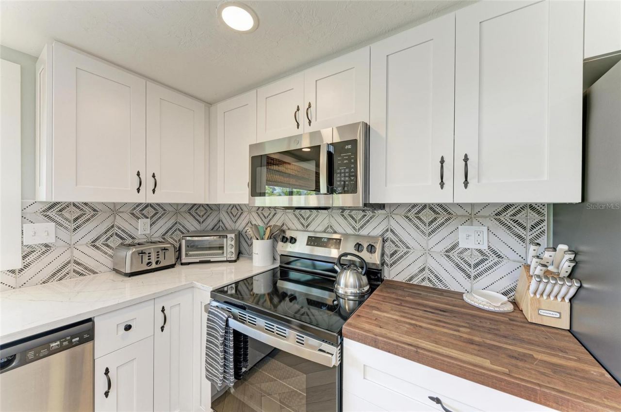 12204 45th Avenue Drive W, Cortez, FL 34215 Photo