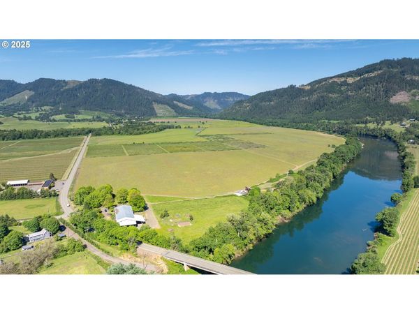 687 HUBBARD CREEK RD, Umpqua, OR 97486