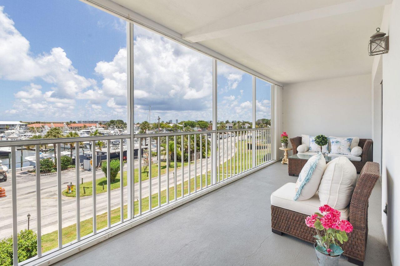 907 Marina Drive, Unit 310, North Palm Beach, FL 33408 Photo