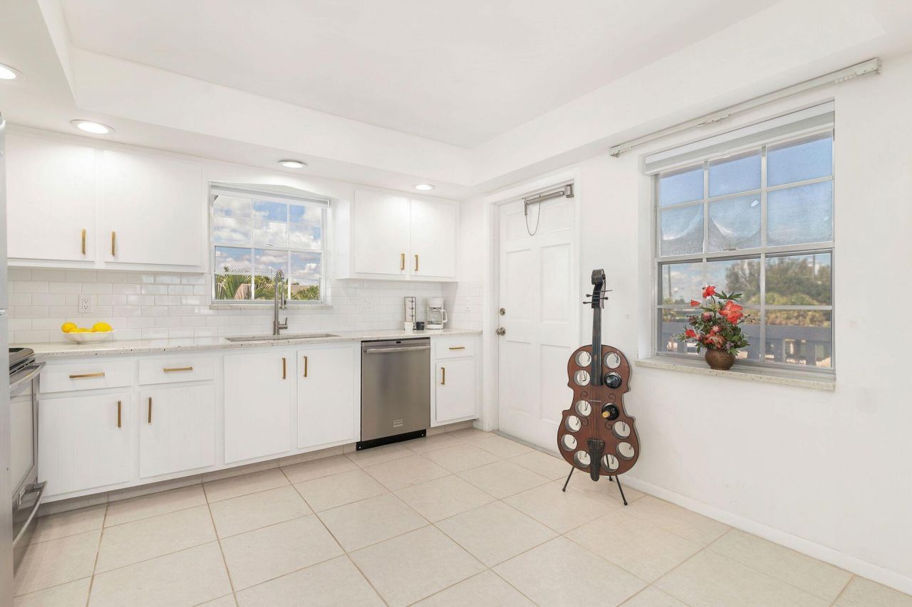 907 Marina Drive, Unit 310, North Palm Beach, FL 33408 Photo