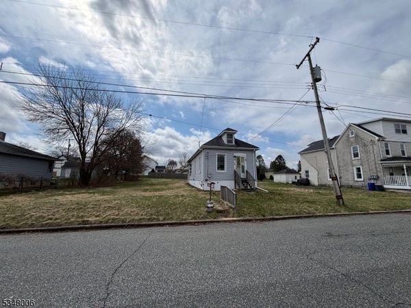 814 Sigsbee Ave, Alpha, NJ 08865