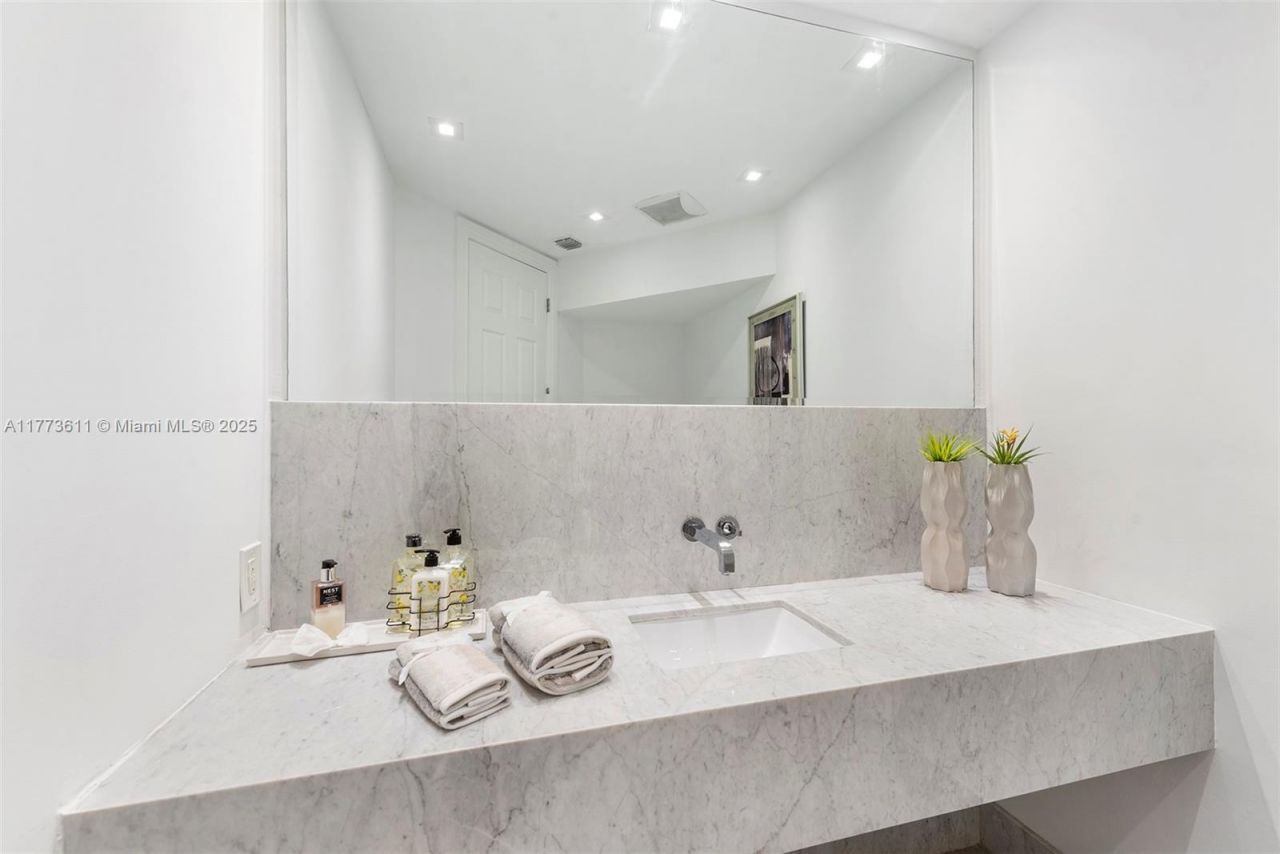 455 Centre Is, Golden Beach, FL 33160 Photo