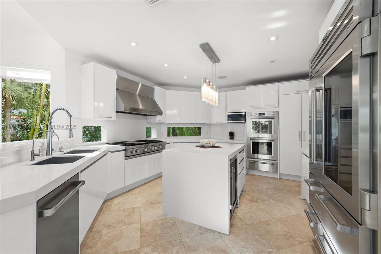 455 Centre Is, Golden Beach, FL 33160 Photo