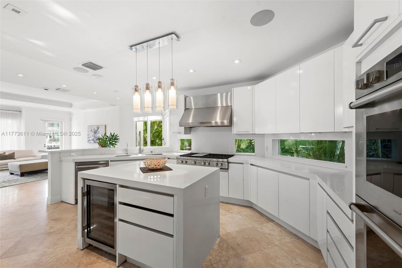 455 Centre Is, Golden Beach, FL 33160 Photo