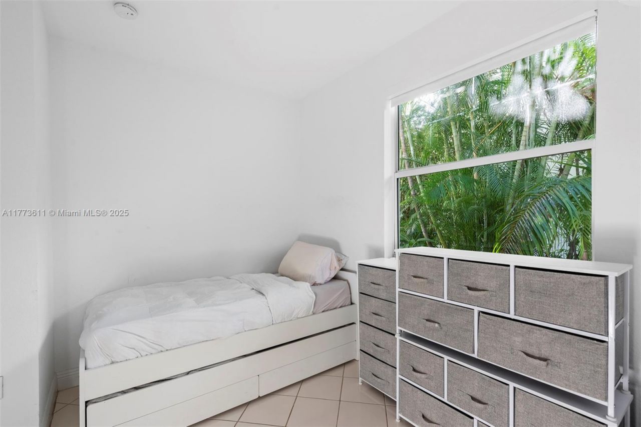 455 Centre Is, Golden Beach, FL 33160 Photo