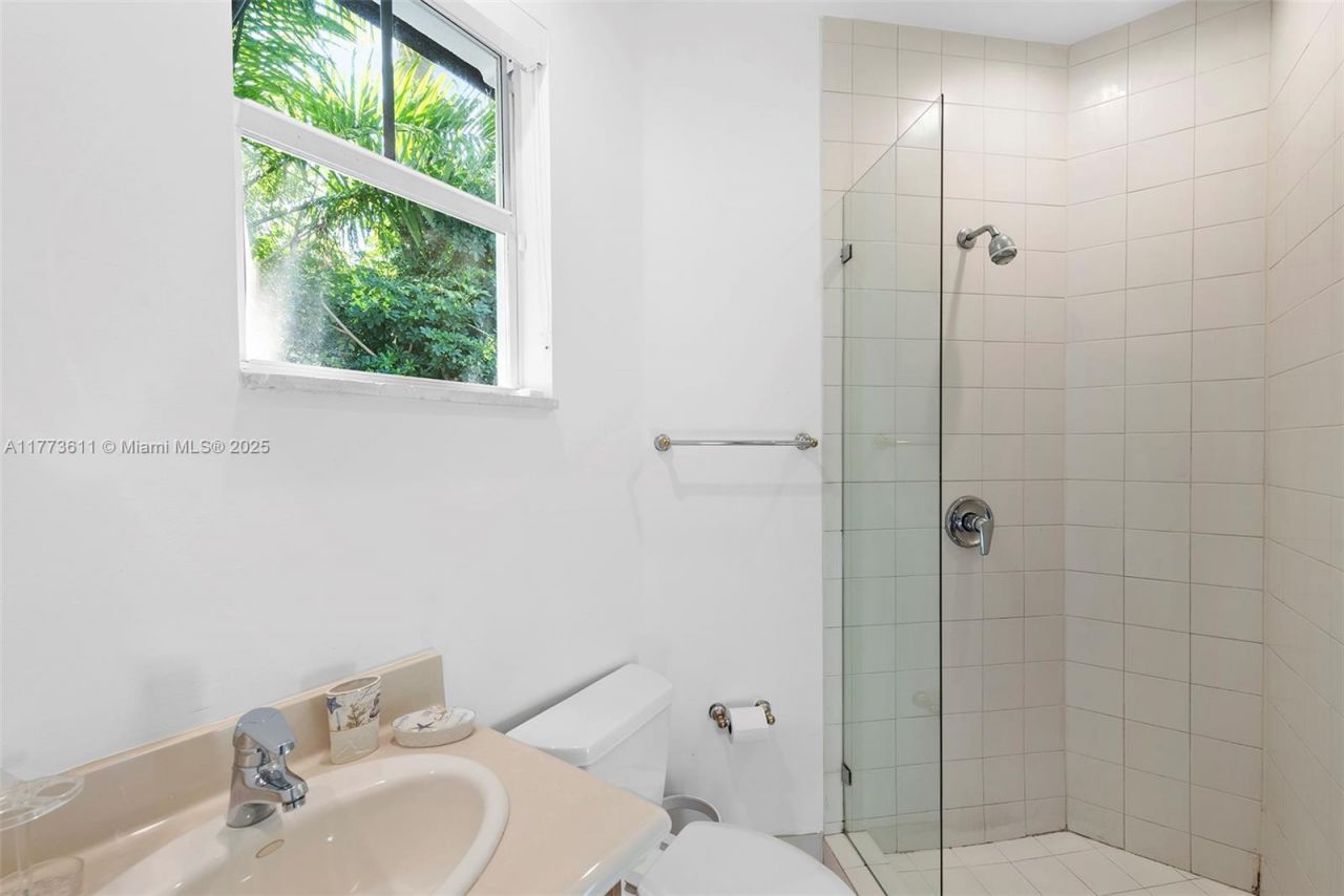 455 Centre Is, Golden Beach, FL 33160 Photo