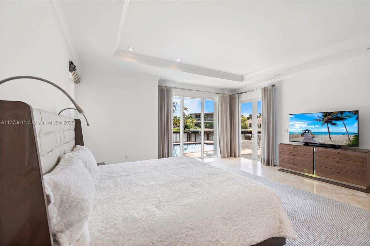 455 Centre Is, Golden Beach, FL 33160 Photo