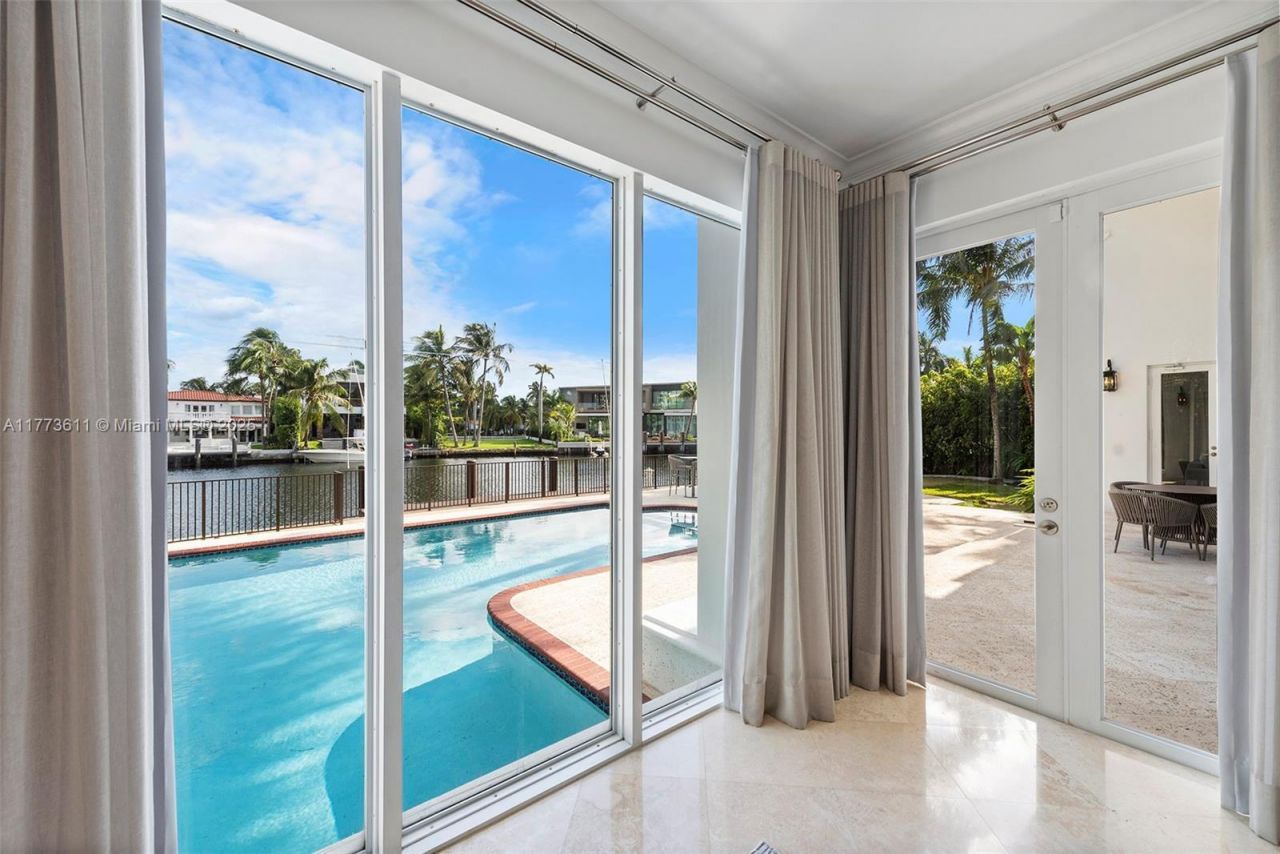 455 Centre Is, Golden Beach, FL 33160 Photo