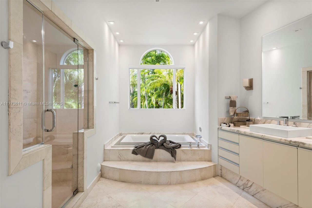 455 Centre Is, Golden Beach, FL 33160 Photo