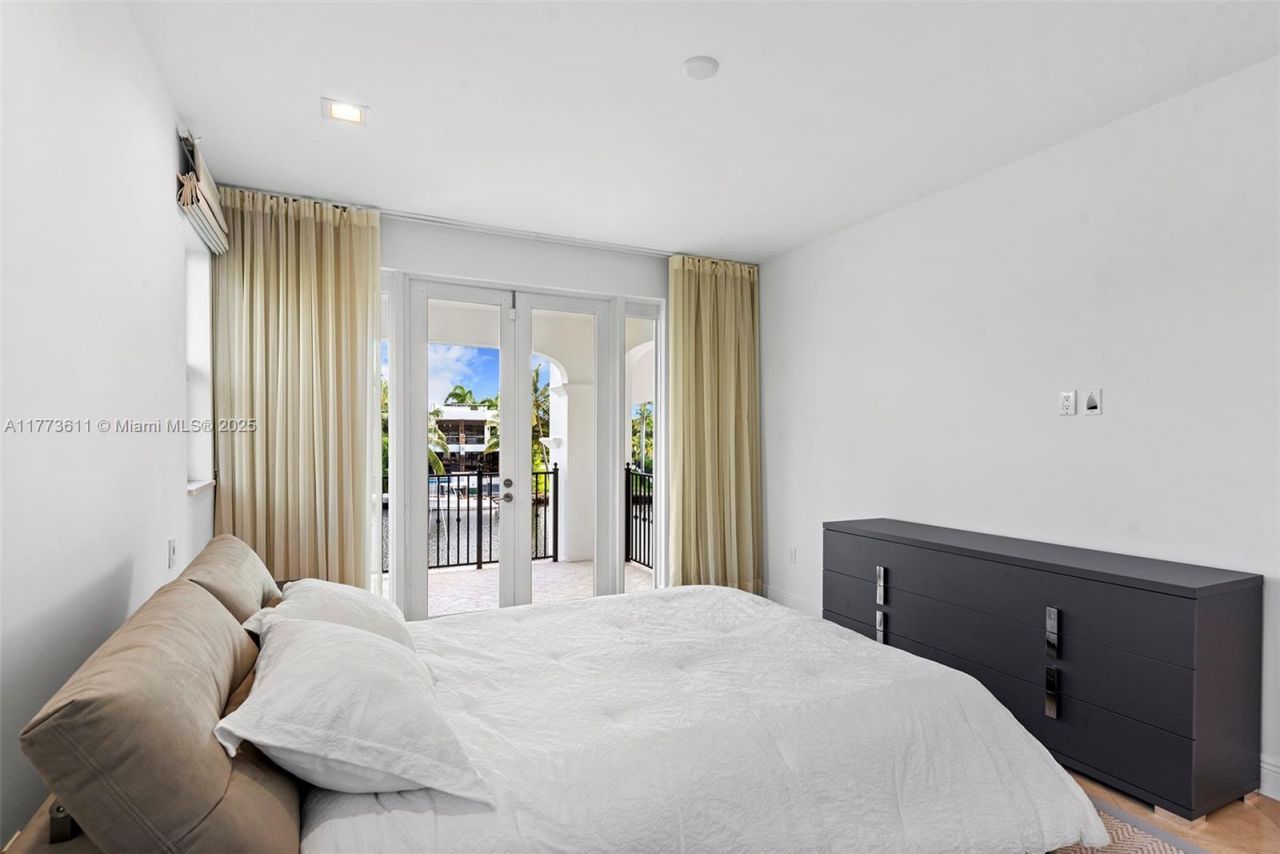 455 Centre Is, Golden Beach, FL 33160 Photo