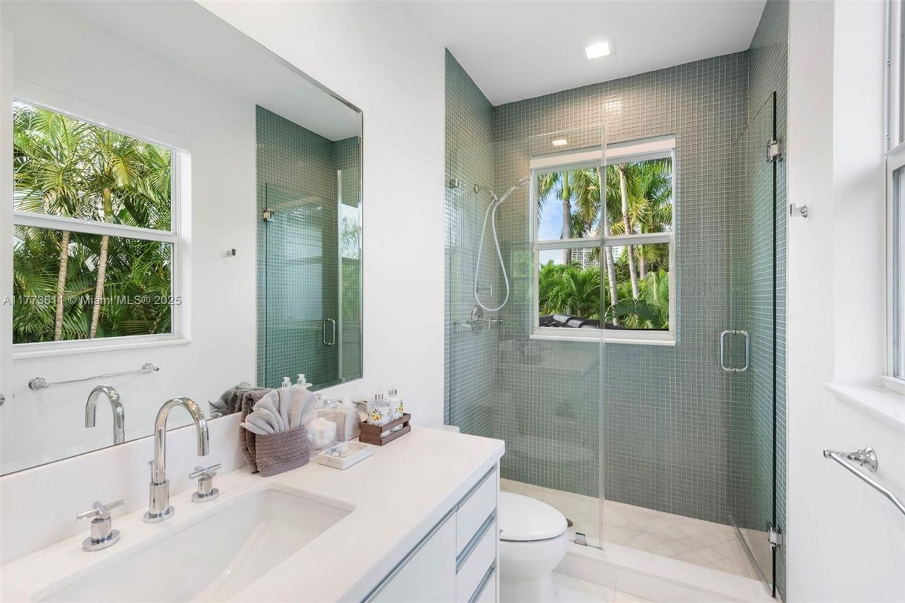 455 Centre Is, Golden Beach, FL 33160 Photo