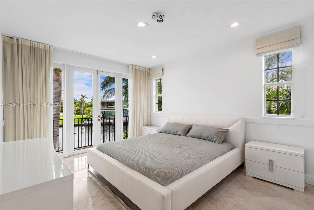 455 Centre Is, Golden Beach, FL 33160 Photo