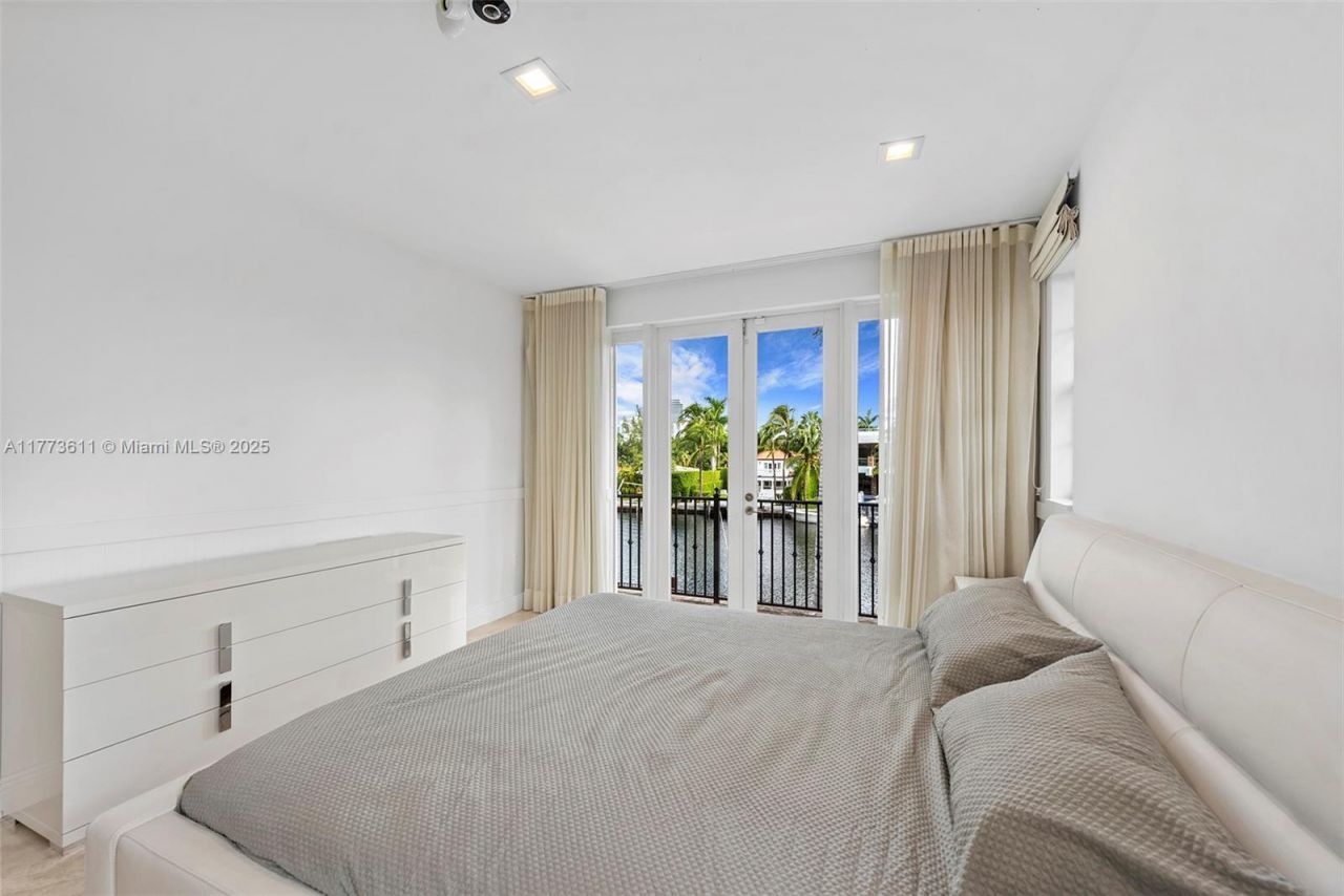 455 Centre Is, Golden Beach, FL 33160 Photo