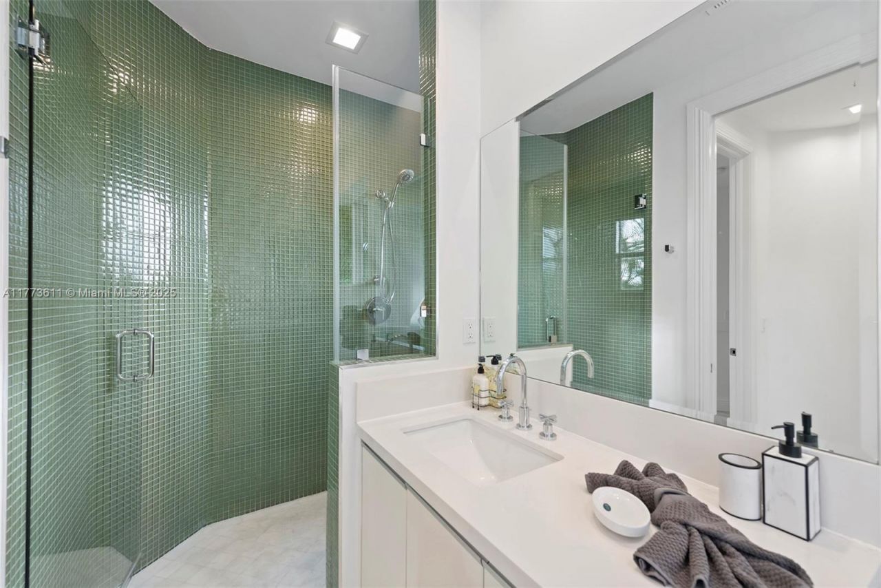 455 Centre Is, Golden Beach, FL 33160 Photo