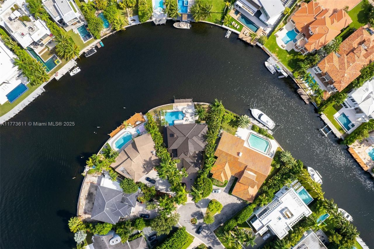 455 Centre Is, Golden Beach, FL 33160 Photo