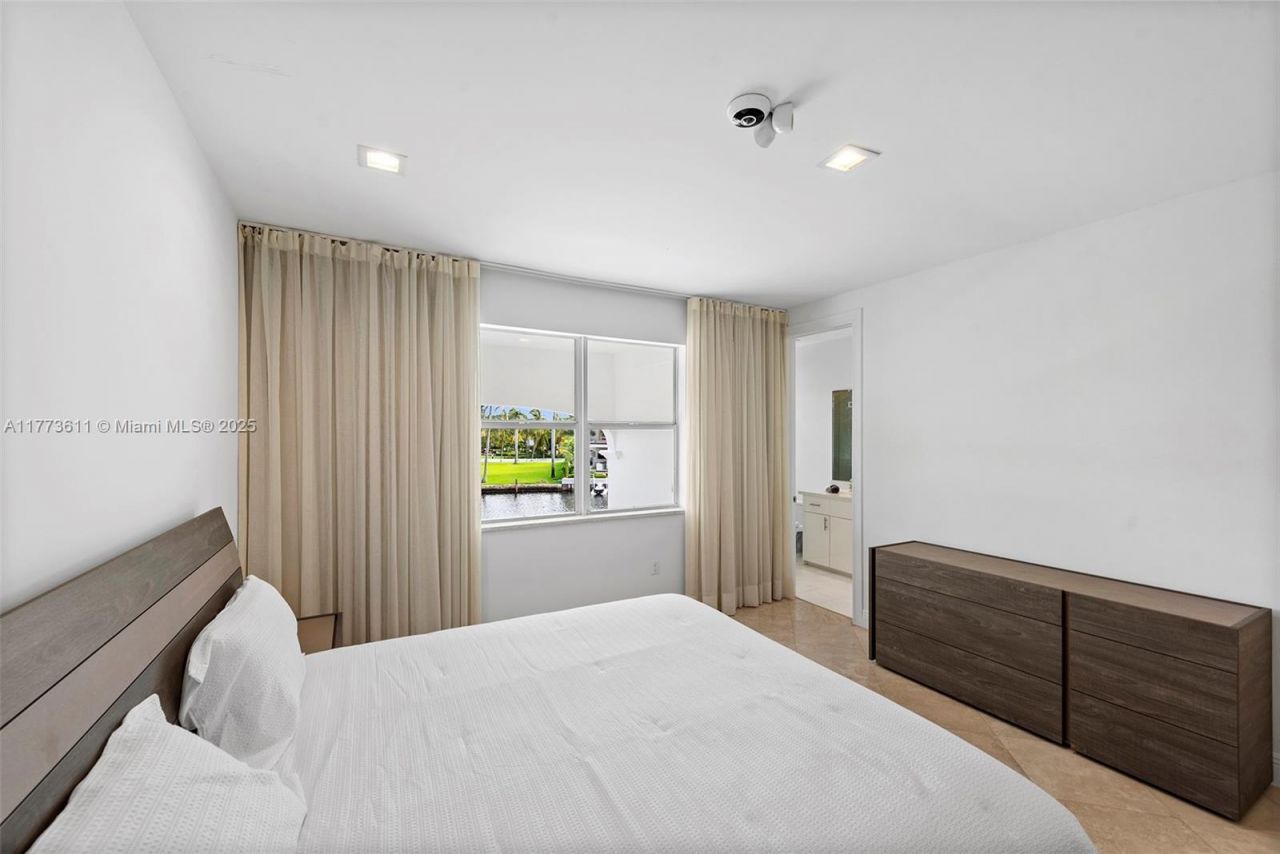 455 Centre Is, Golden Beach, FL 33160 Photo