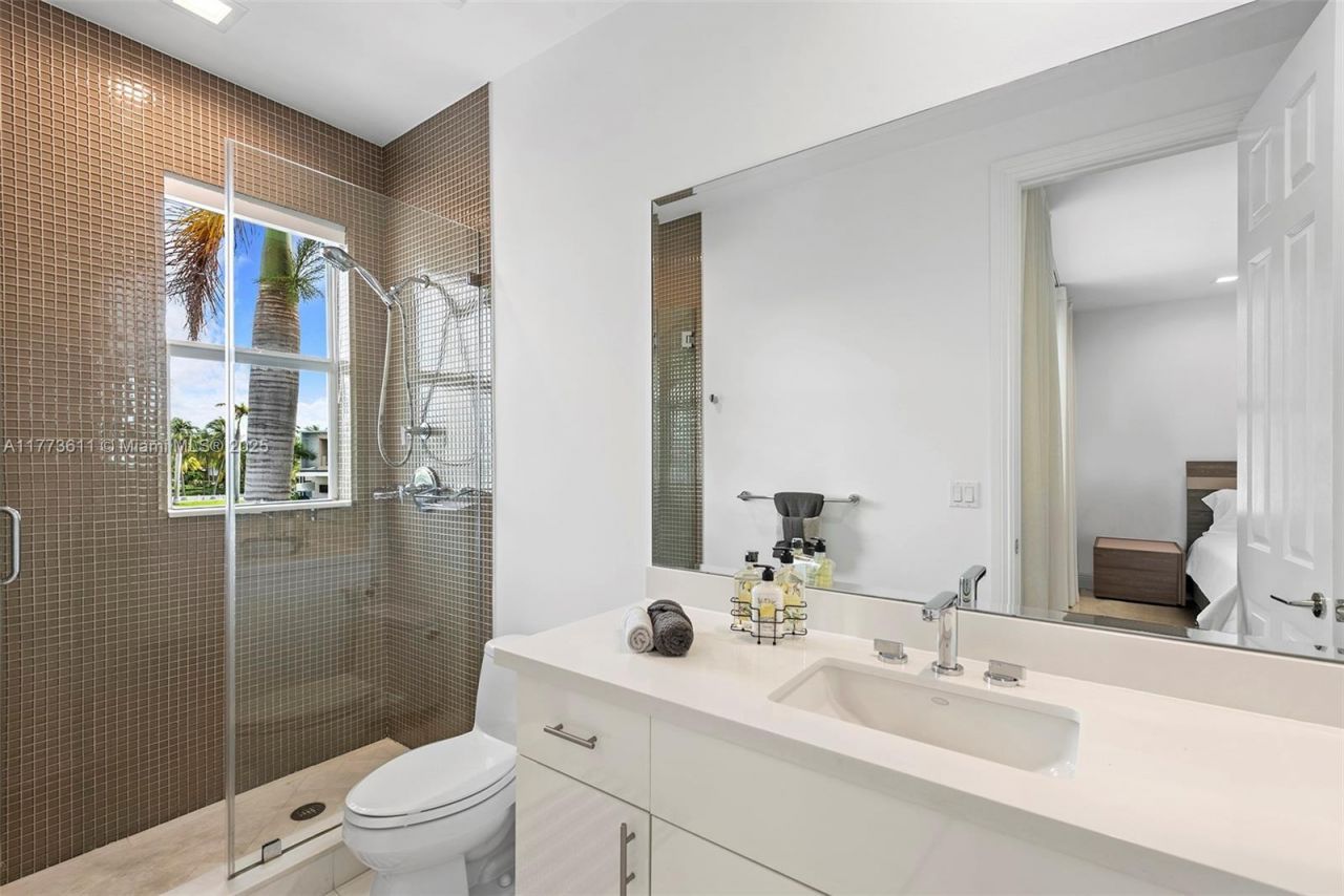 455 Centre Is, Golden Beach, FL 33160 Photo