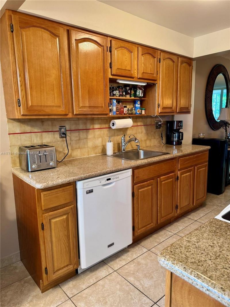 2600 NW 49th Ave, Unit 403, Lauderdale Lakes, FL 33313 Photo