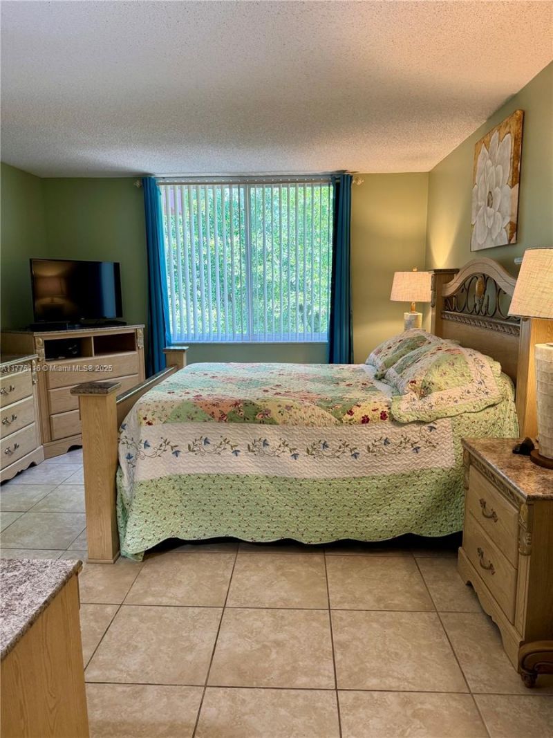 2600 NW 49th Ave, Unit 403, Lauderdale Lakes, FL 33313 Photo