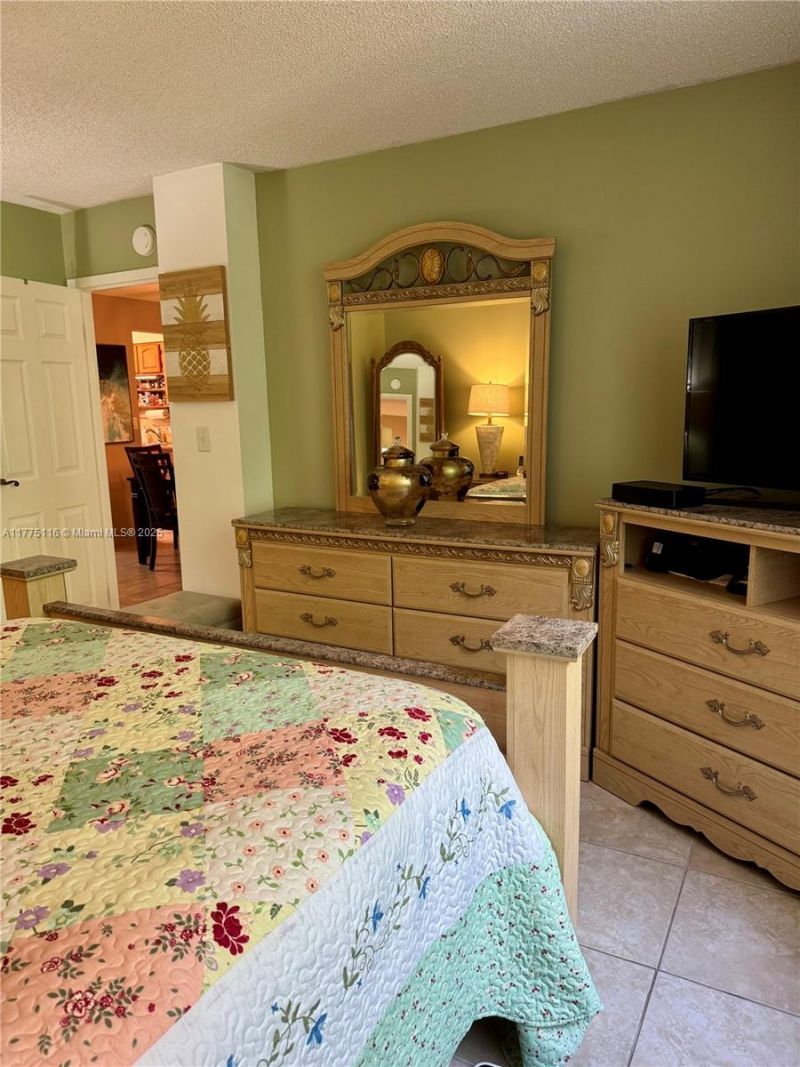 2600 NW 49th Ave, Unit 403, Lauderdale Lakes, FL 33313 Photo