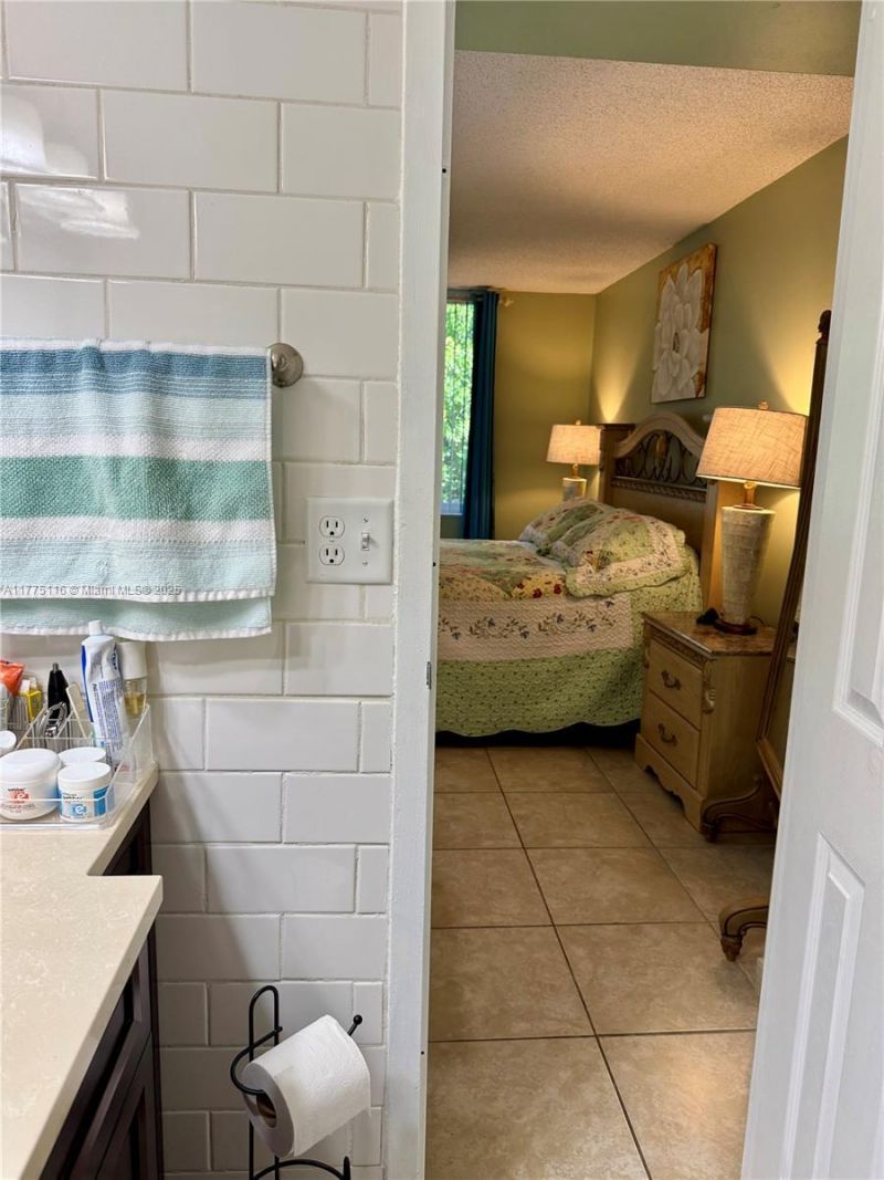 2600 NW 49th Ave, Unit 403, Lauderdale Lakes, FL 33313 Photo