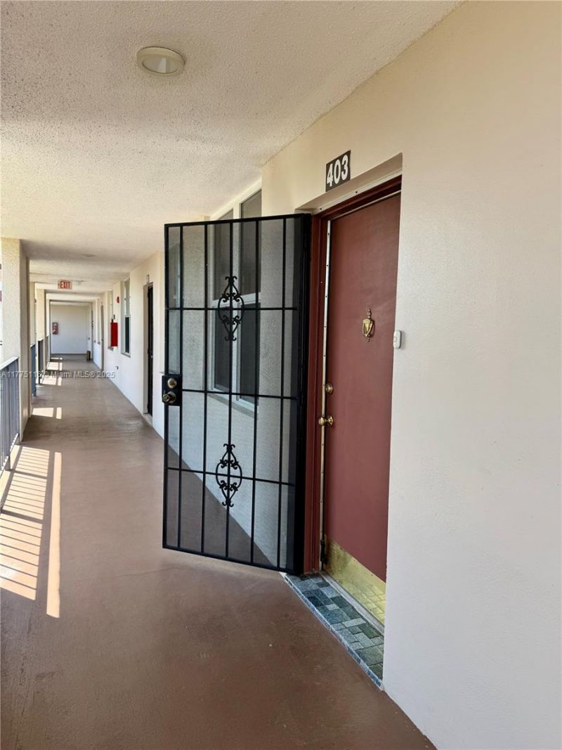 2600 NW 49th Ave, Unit 403, Lauderdale Lakes, FL 33313 Photo