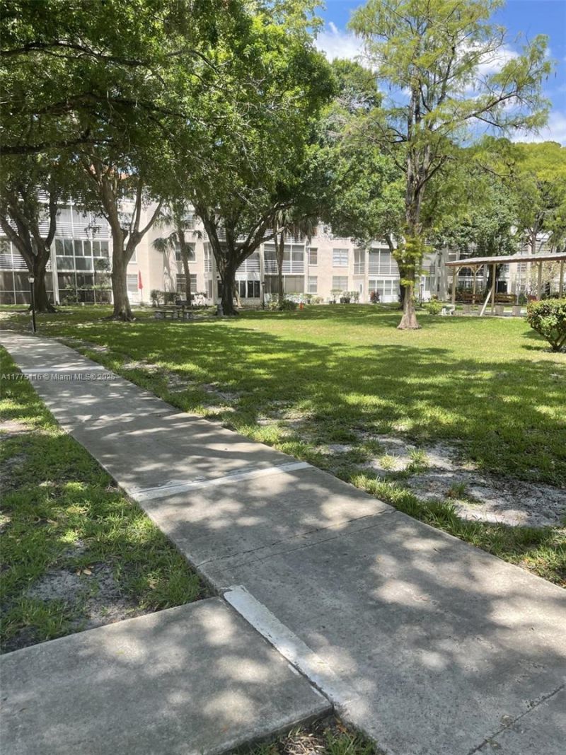 2600 NW 49th Ave, Unit 403, Lauderdale Lakes, FL 33313 Photo