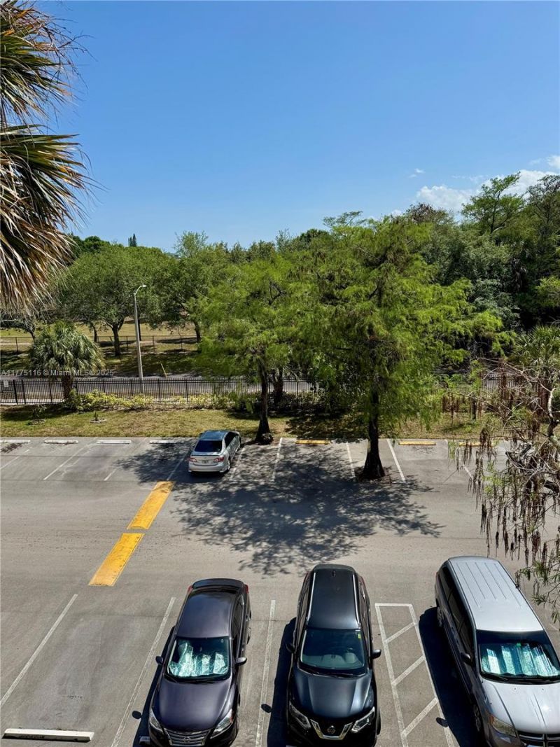 2600 NW 49th Ave, Unit 403, Lauderdale Lakes, FL 33313 Photo