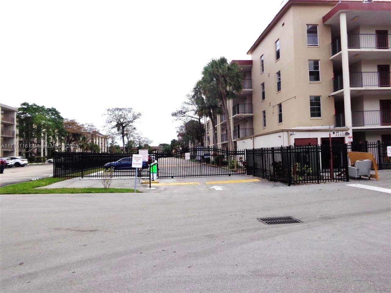2600 NW 49th Ave, Unit 403, Lauderdale Lakes, FL 33313 Photo