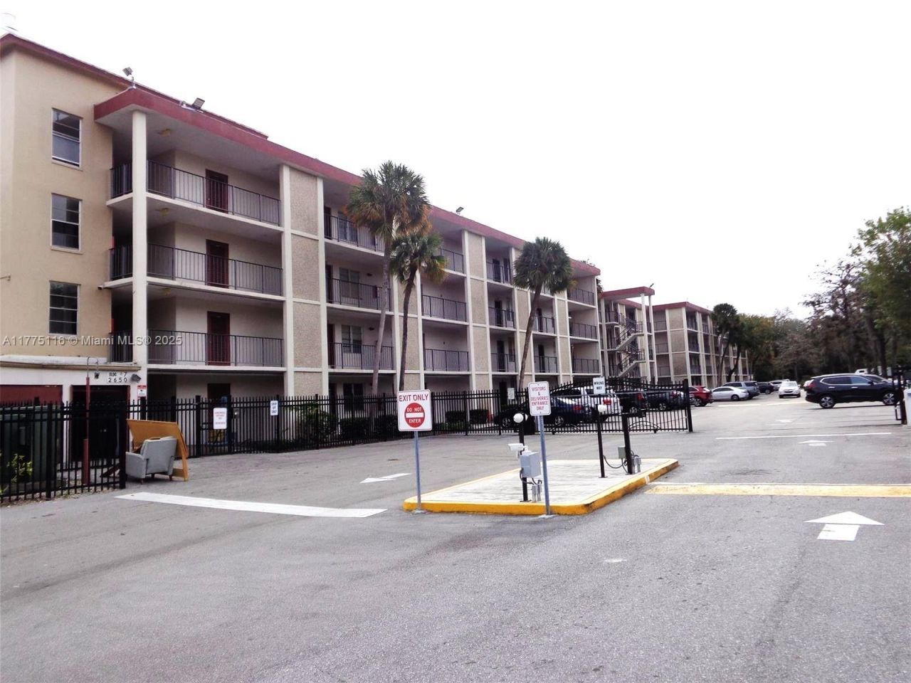 2600 NW 49th Ave, Unit 403, Lauderdale Lakes, FL 33313 Photo