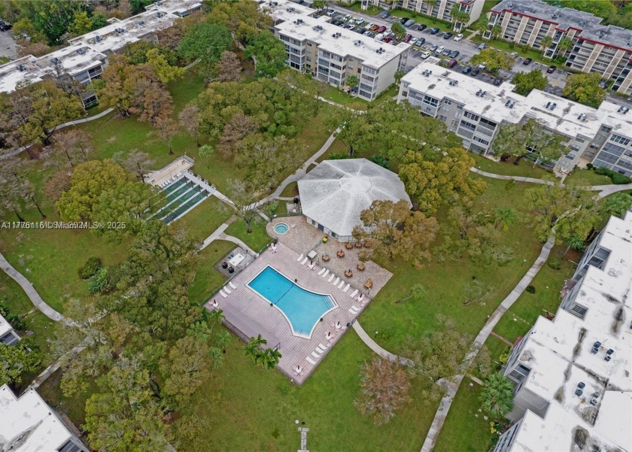 2600 NW 49th Ave, Unit 403, Lauderdale Lakes, FL 33313 Photo