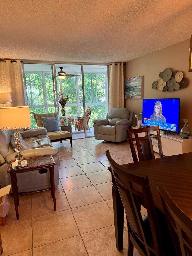 2600 NW 49th Ave, Unit 403, Lauderdale Lakes, FL 33313 Photo