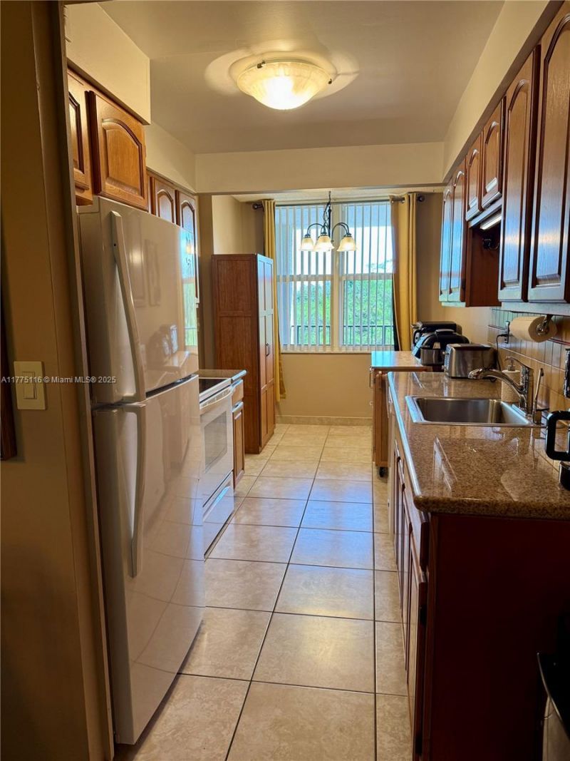 2600 NW 49th Ave, Unit 403, Lauderdale Lakes, FL 33313 Photo