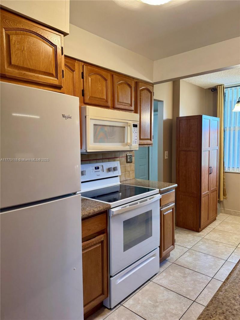 2600 NW 49th Ave, Unit 403, Lauderdale Lakes, FL 33313 Photo