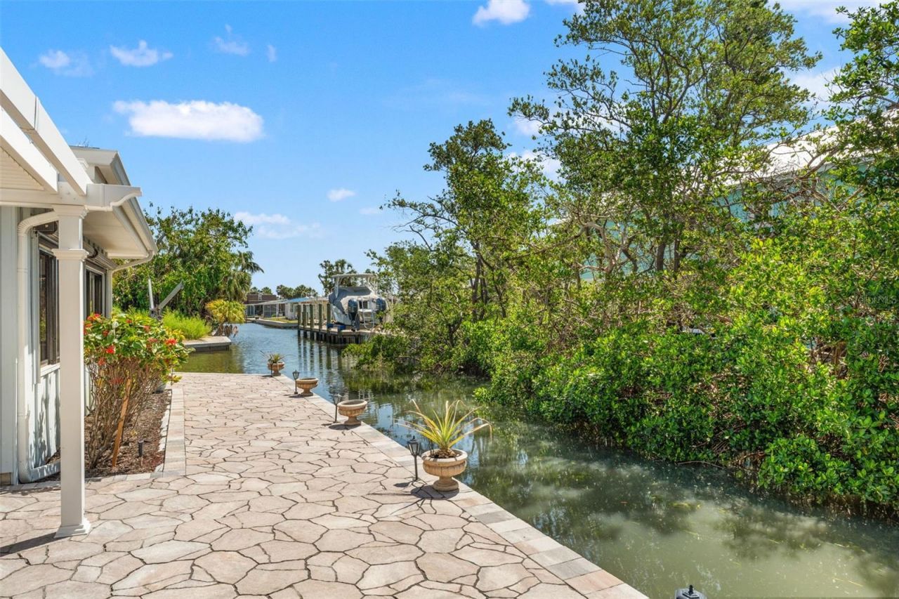 636 Tarawitt Drive, Longboat Key, FL 34228 Photo