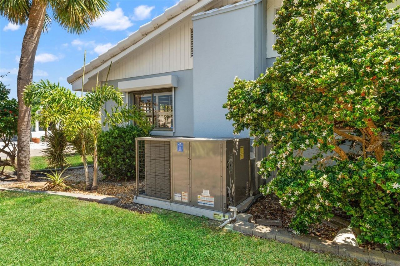 636 Tarawitt Drive, Longboat Key, FL 34228 Photo