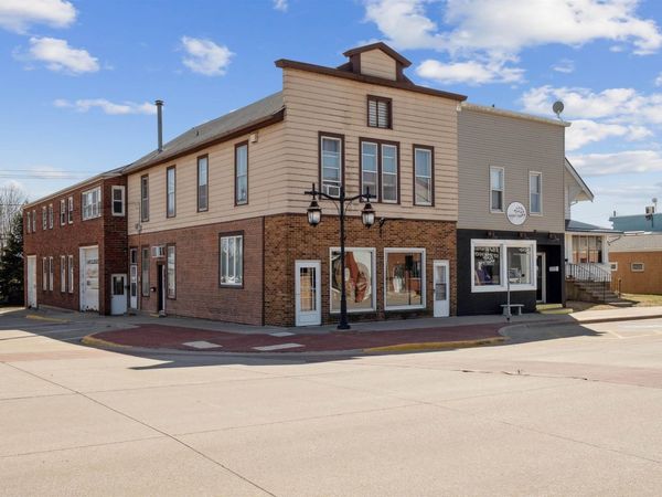 101 W 1st Avenue, Dyersville, IA 52040