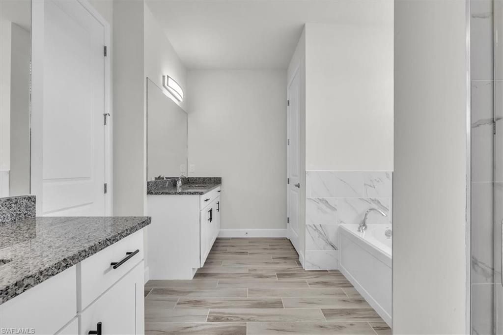 459 NE 2nd Pl, Cape Coral, FL 33909 Photo