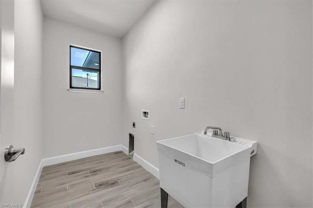 459 NE 2nd Pl, Cape Coral, FL 33909 Photo