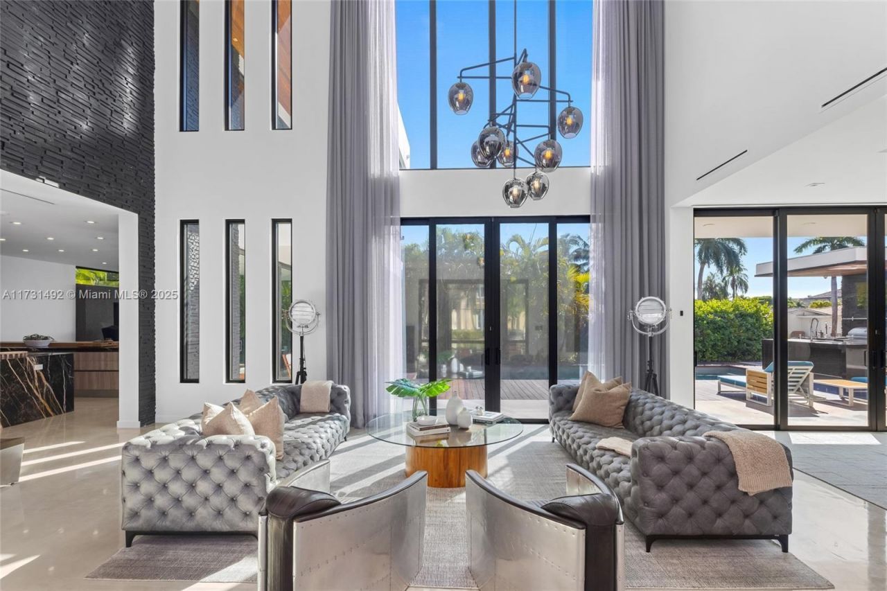 3462 NE 171st St, North Miami Beach, FL 33160 Photo