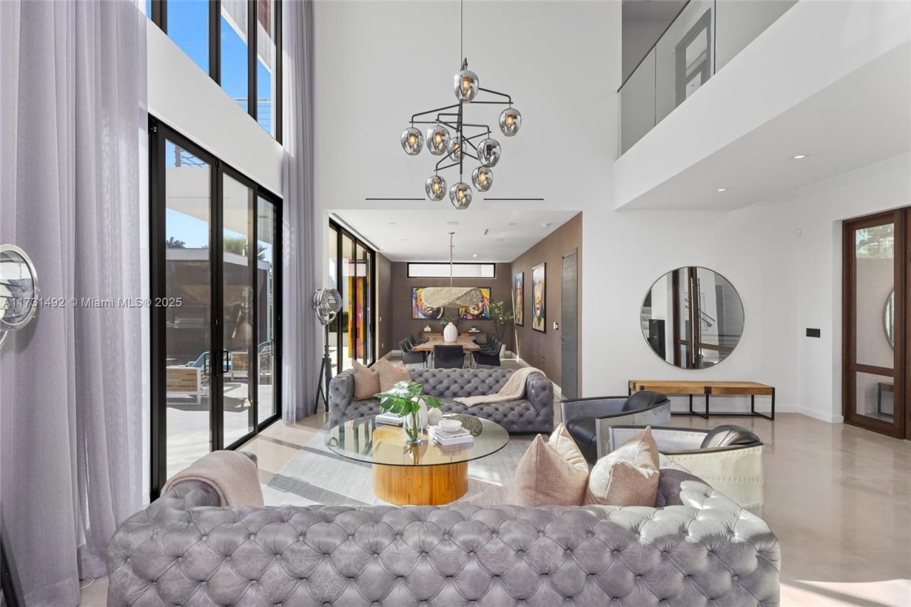 3462 NE 171st St, North Miami Beach, FL 33160 Photo