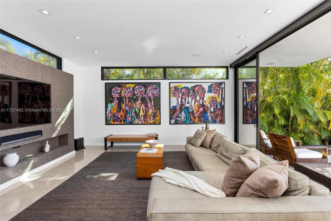 3462 NE 171st St, North Miami Beach, FL 33160 Photo