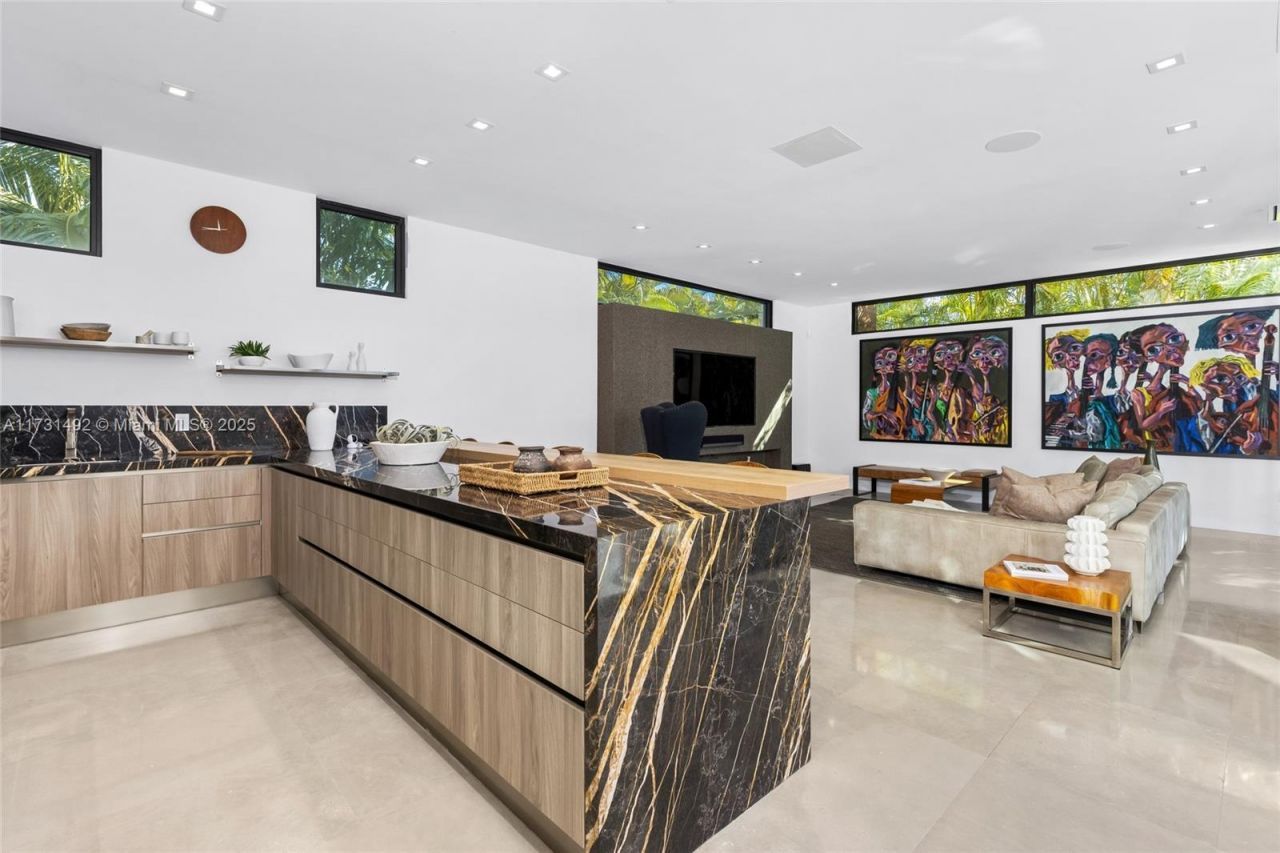 3462 NE 171st St, North Miami Beach, FL 33160 Photo